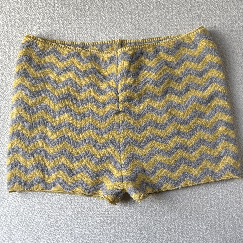 Capezio Yellow and Gray Zigzag knit ballet warmups shorts